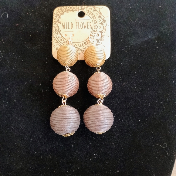 RESELLERS.....Brown and Beige  New Earrings - Picture 2 of 4
